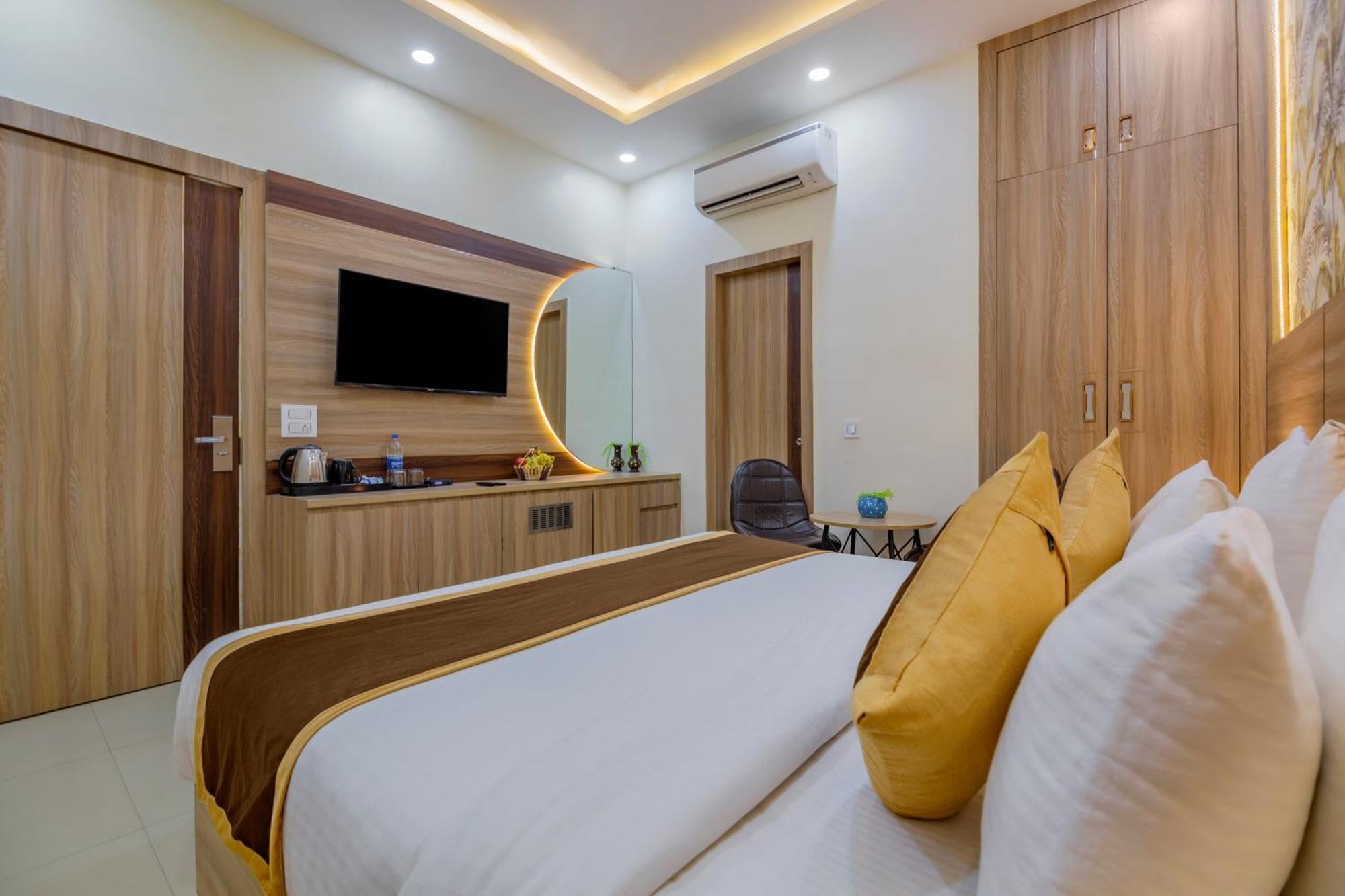 Shree Jee Hotel - Nit Faridabad Ngoại thất bức ảnh